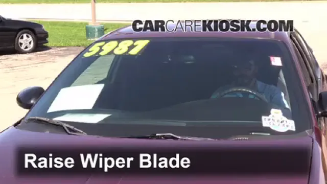 2001 Chevrolet Monte Carlo LS 3.4L V6 Escobillas de limpiaparabrisas delantero Cambiar escobillas de limpiaparabrisas